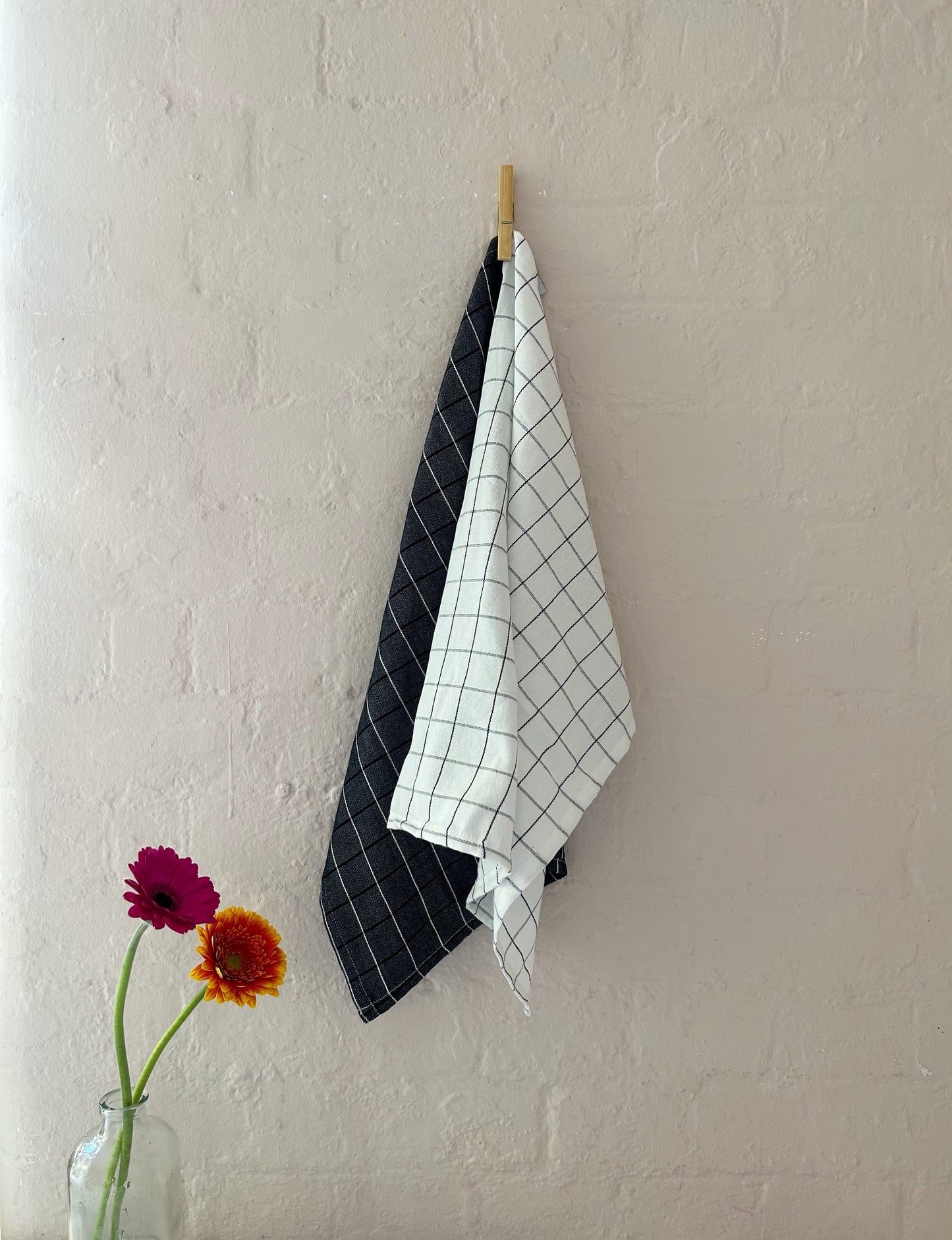 Black and white tea towel (E)