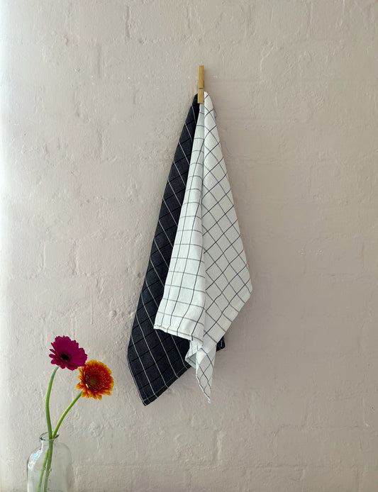 Black and white tea towel (E)